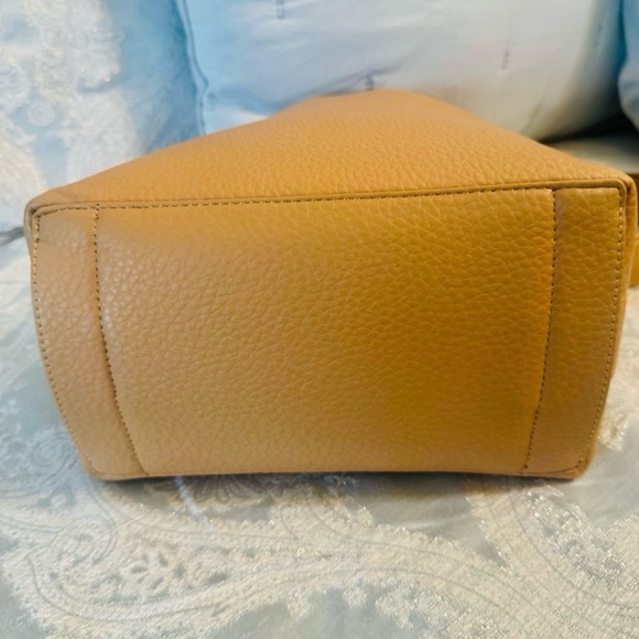 Amazon Essentials Tan Shoulder Bag NWT - Picture 7 of 8